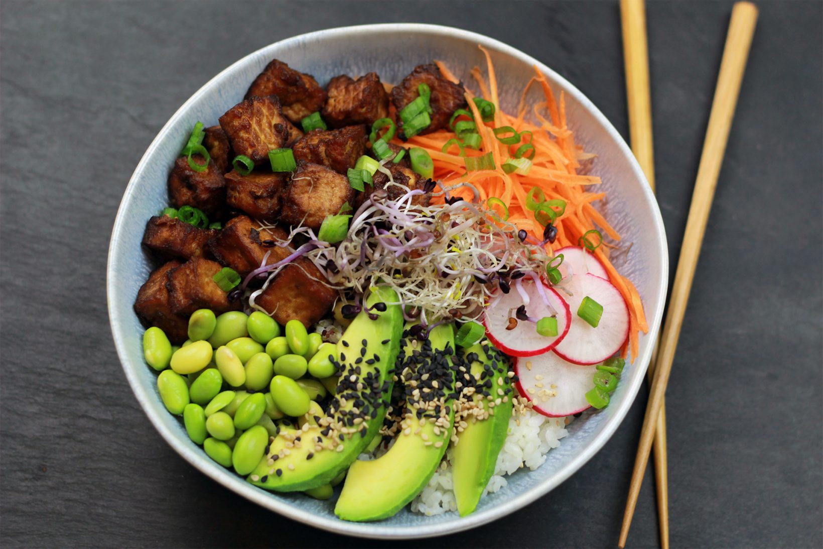 Poke Bowl mit Tofu (vegan) • Healthy Rockstar